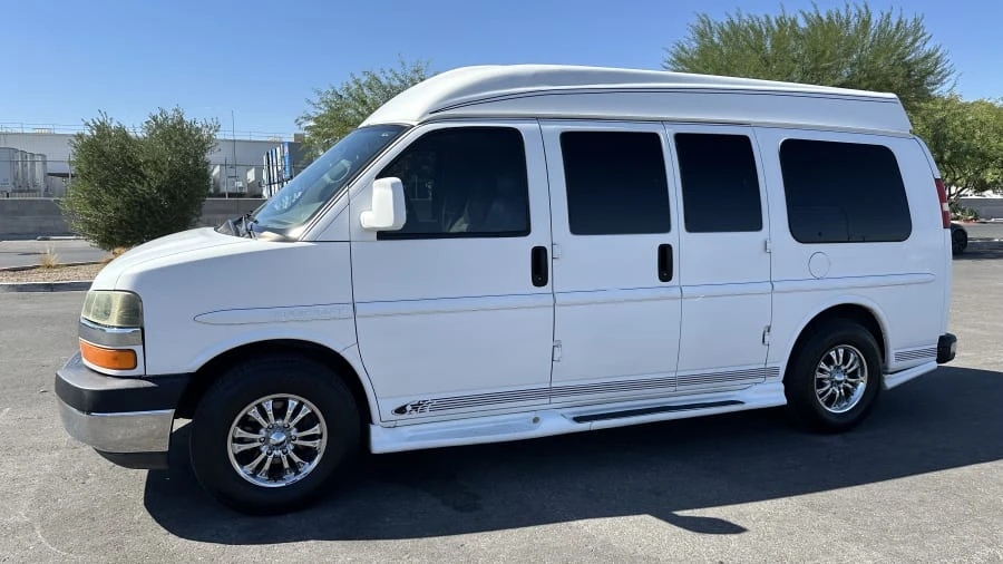 2005 Chevrolet Express - Image 6 of 25