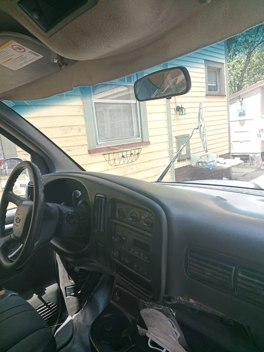 2005 Chevrolet - Image 14 of 17