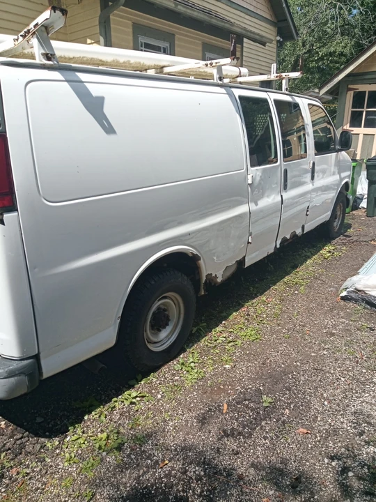 2005 Chevrolet - Image 6 of 17