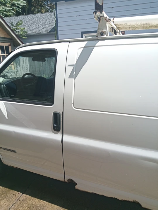 2005 Chevrolet - Image 3 of 17