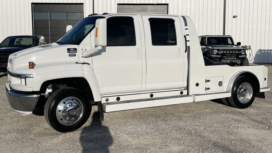 2005 Chevrolet Kodiak - Image 2 of 14