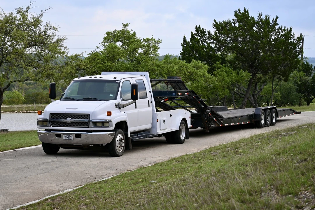 2005 Chevrolet Kodiak - Image 2 of 31