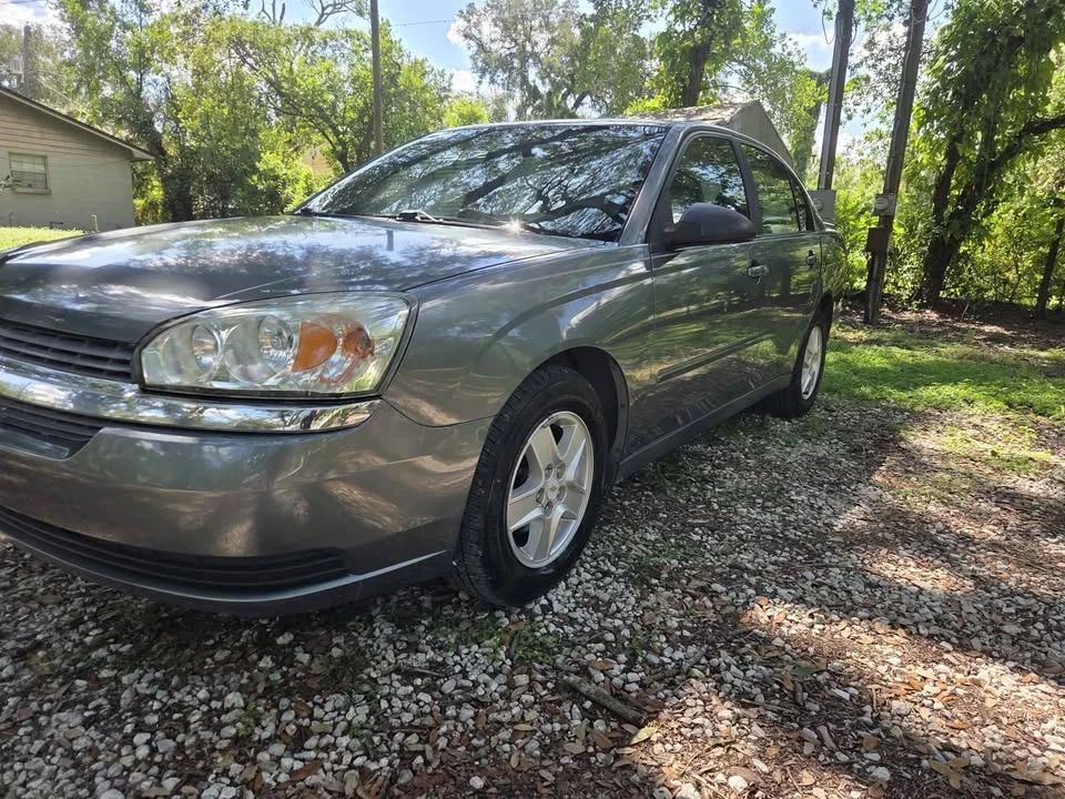 2005 Chevrolet Malibu - Image 2 of 11