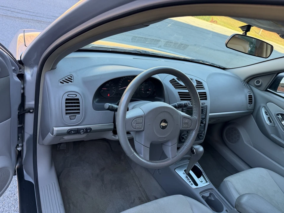 2005 Chevrolet Malibu - Image 12 of 21