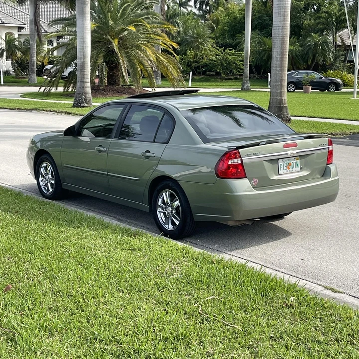 2005 Chevrolet Malibu - Image 8 of 12