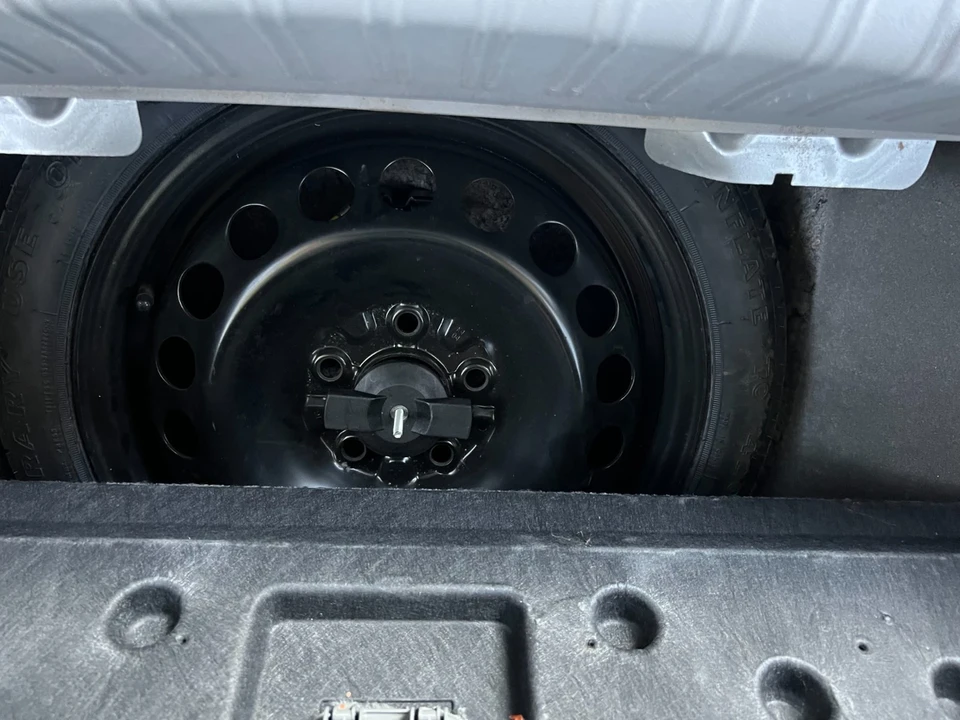 2005 Chevrolet Malibu - Image 6 of 21