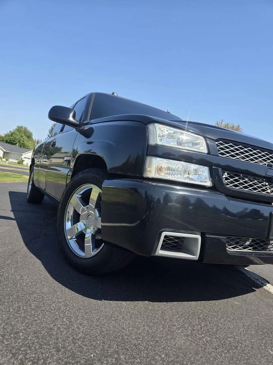 2005 Chevrolet SS - Image 2 of 4