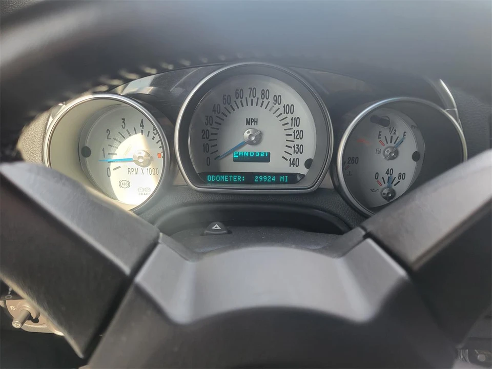 2005 Chevrolet SSR - Image 10 of 16