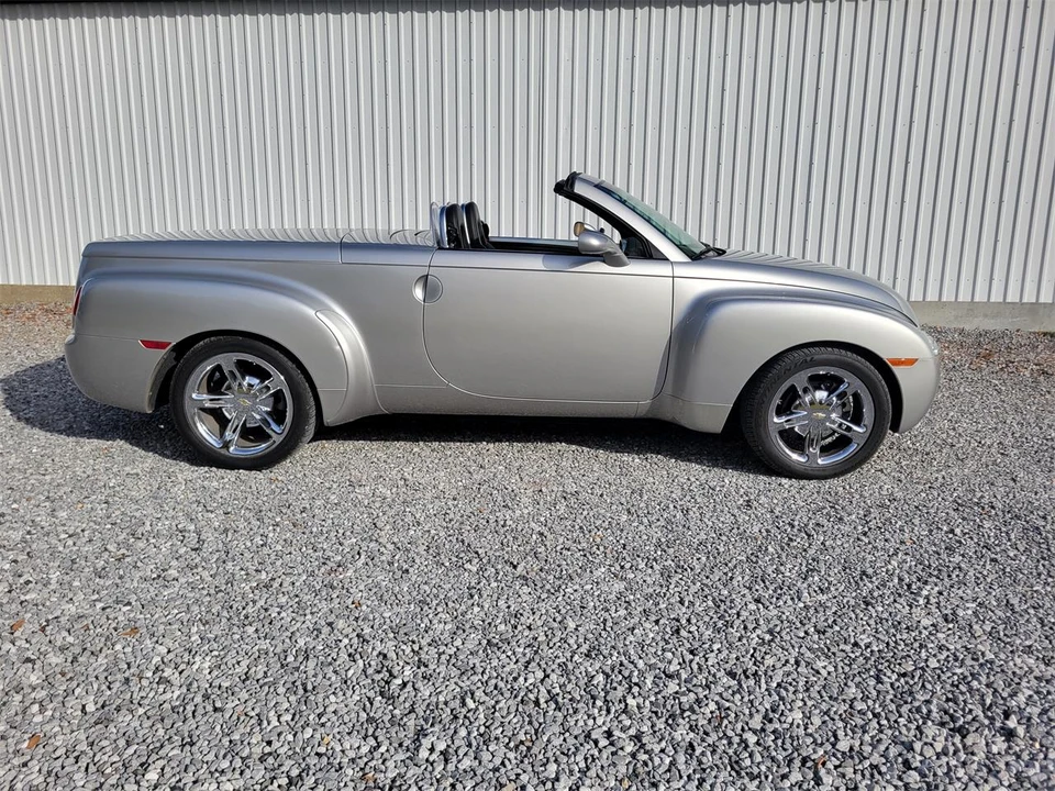 2005 Chevrolet SSR - Image 8 of 16
