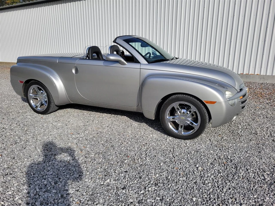 2005 Chevrolet SSR - Image 9 of 16