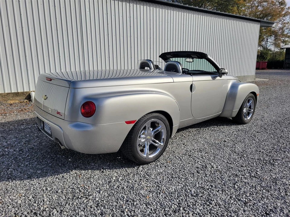 2005 Chevrolet SSR - Image 7 of 16