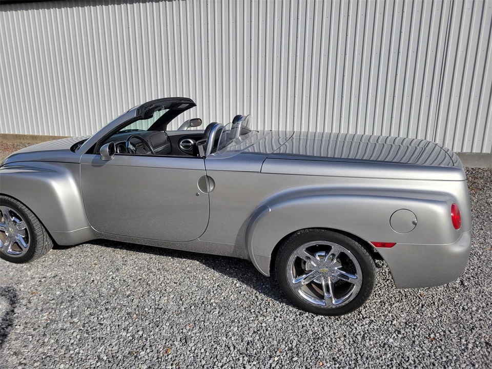 2005 Chevrolet SSR - Image 4 of 16