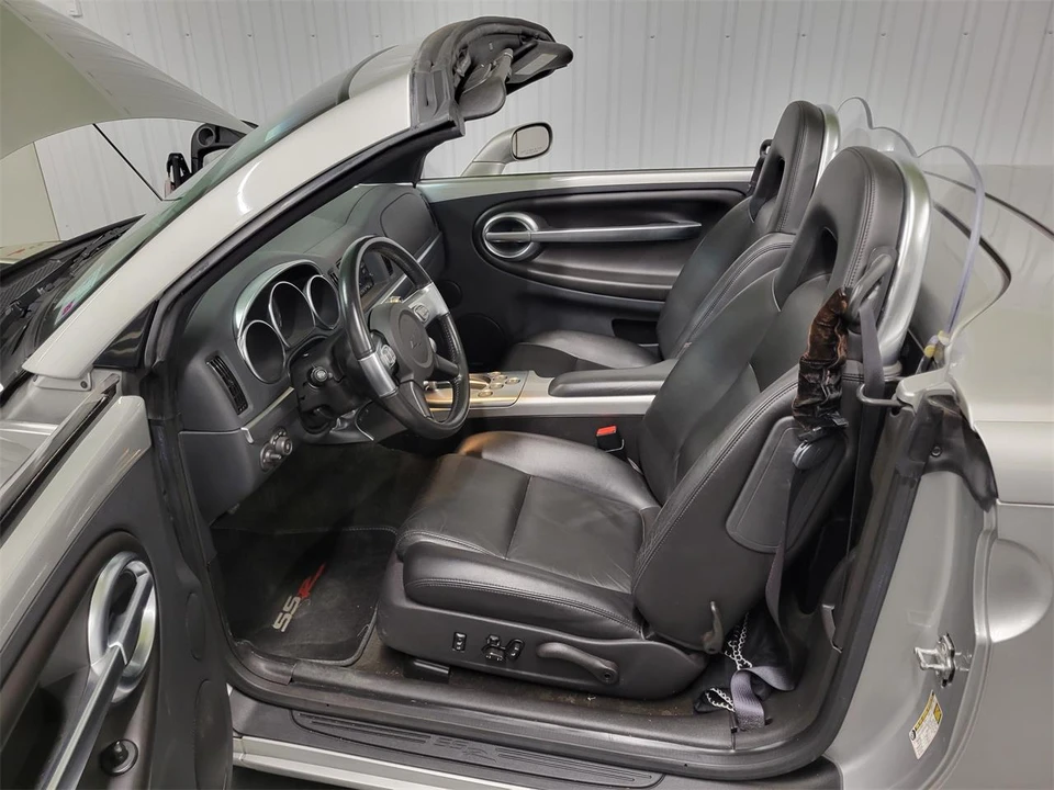 2005 Chevrolet SSR - Image 15 of 16