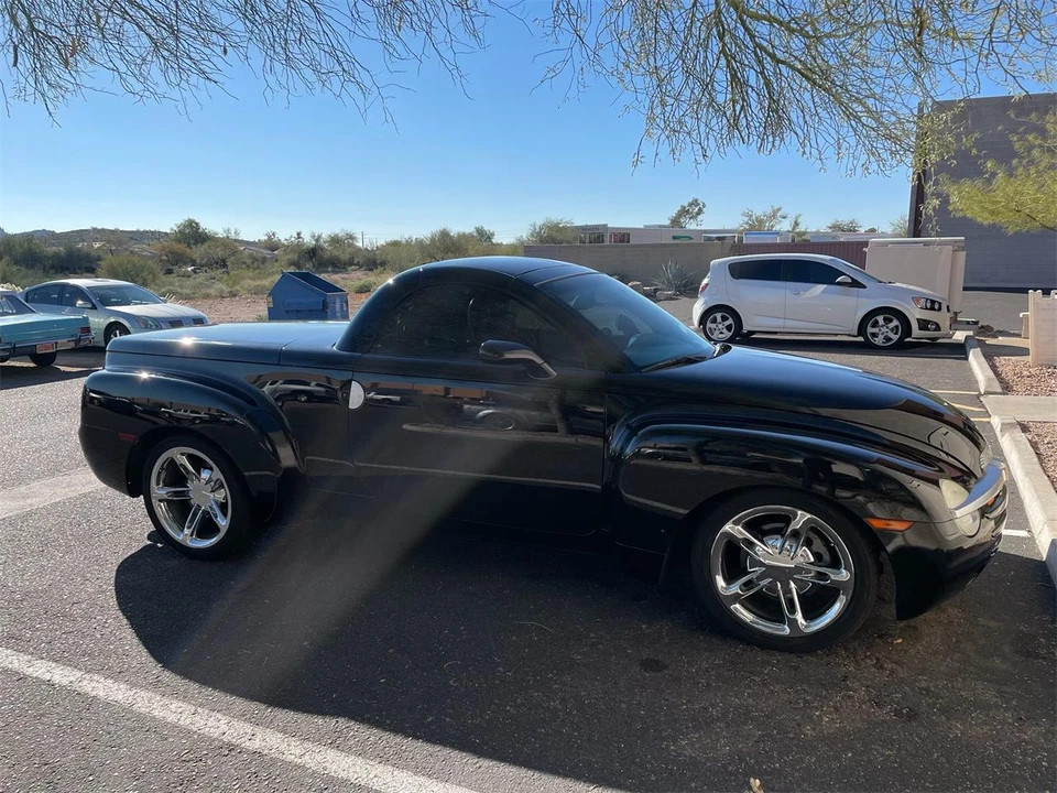 2005 Chevrolet SSR - Image 2 of 24