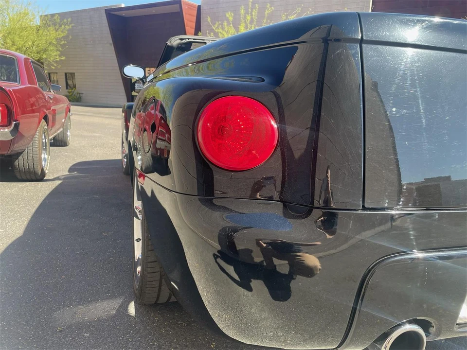 2005 Chevrolet SSR - Image 18 of 24