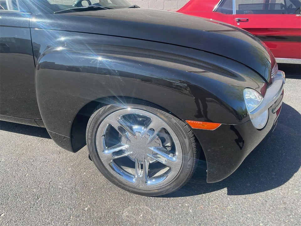 2005 Chevrolet SSR - Image 20 of 24