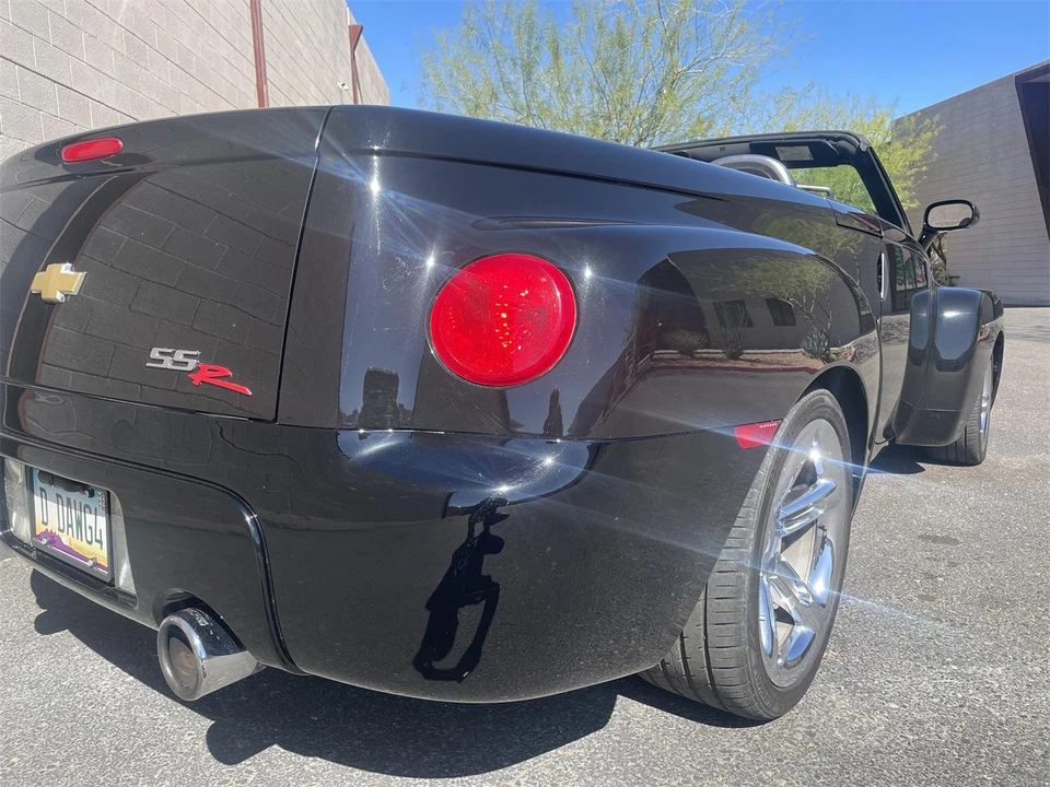 2005 Chevrolet SSR - Image 8 of 24