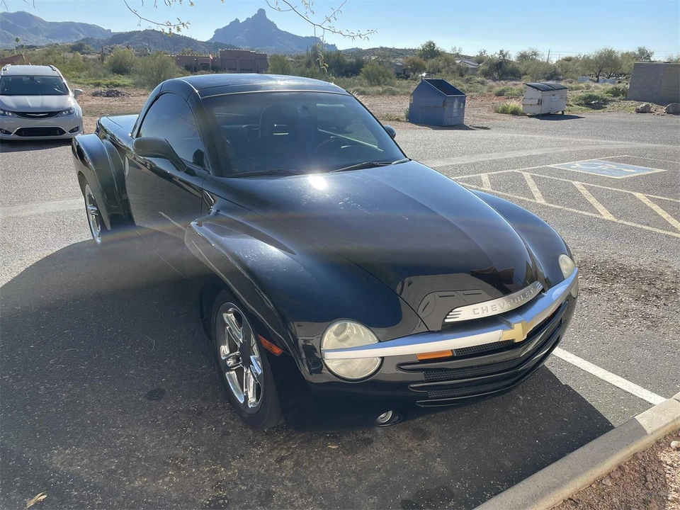 2005 Chevrolet SSR - Image 10 of 24