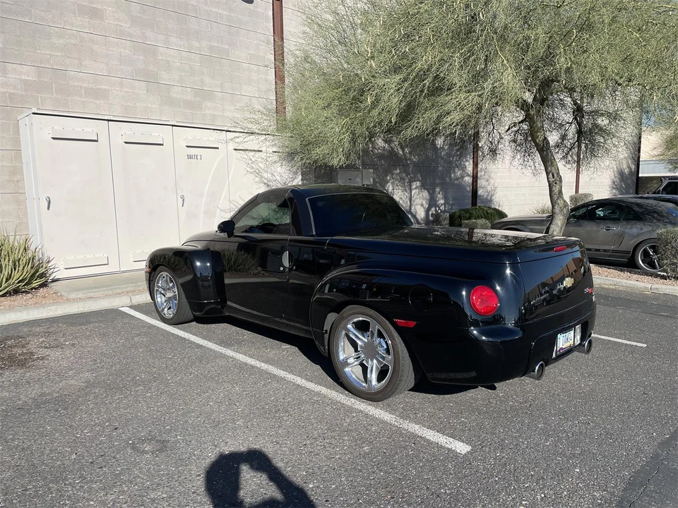 2005 Chevrolet SSR - Image 3 of 24