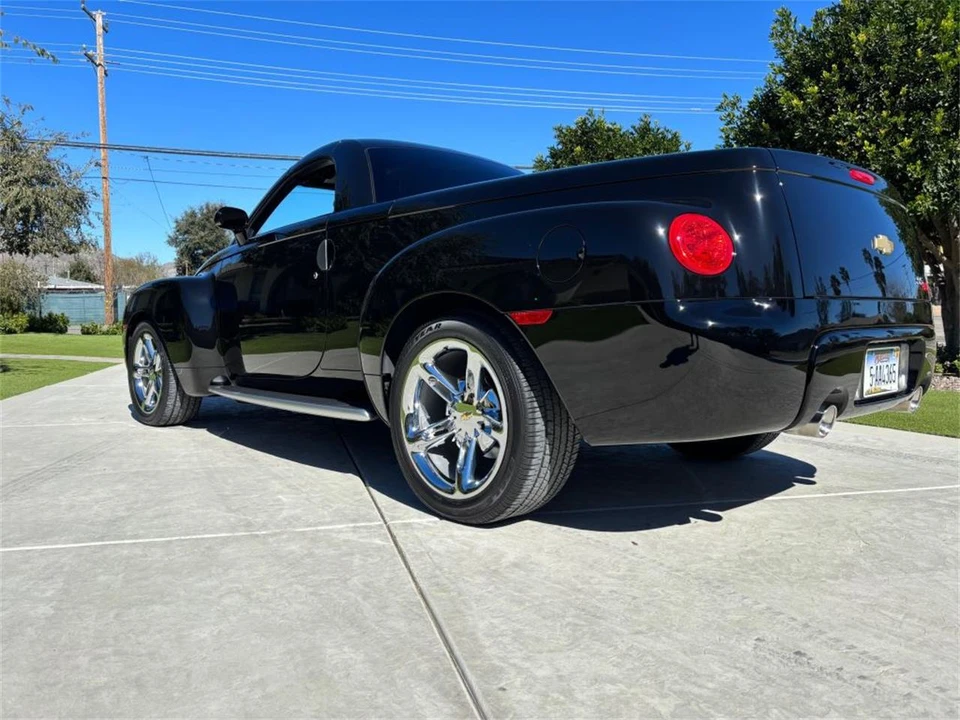 2005 Chevrolet SSR - Image 16 of 19