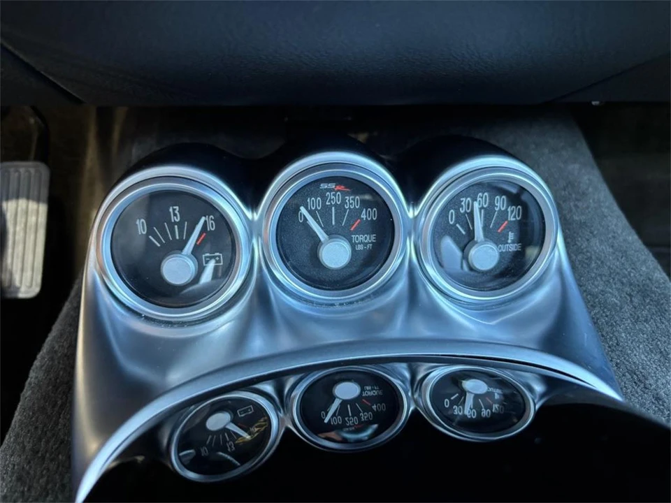 2005 Chevrolet SSR - Image 12 of 19