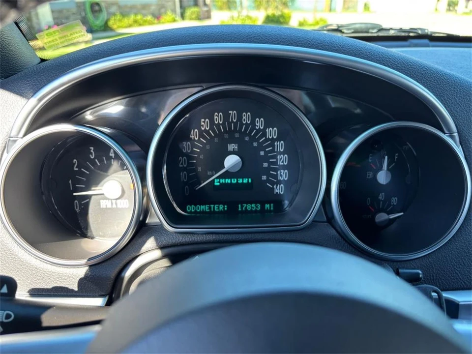 2005 Chevrolet SSR - Image 9 of 19