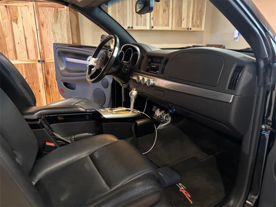 2005 Chevrolet SSR - Image 14 of 19