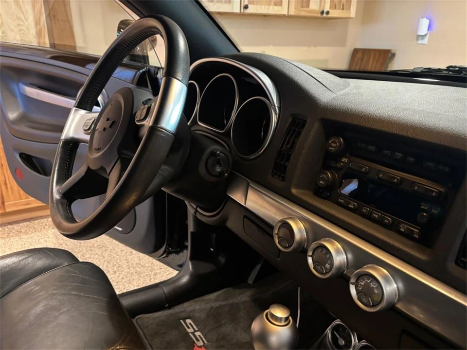 2005 Chevrolet SSR - Image 13 of 19