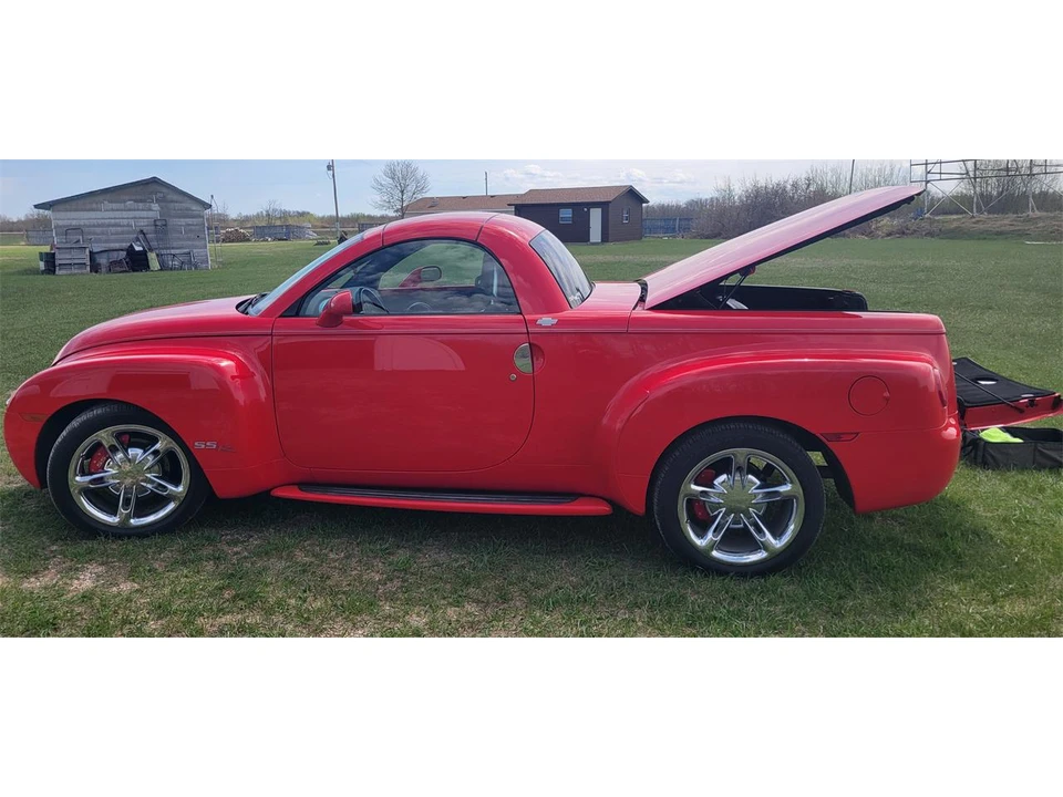 2005 Chevrolet SSR - Image 2 of 6
