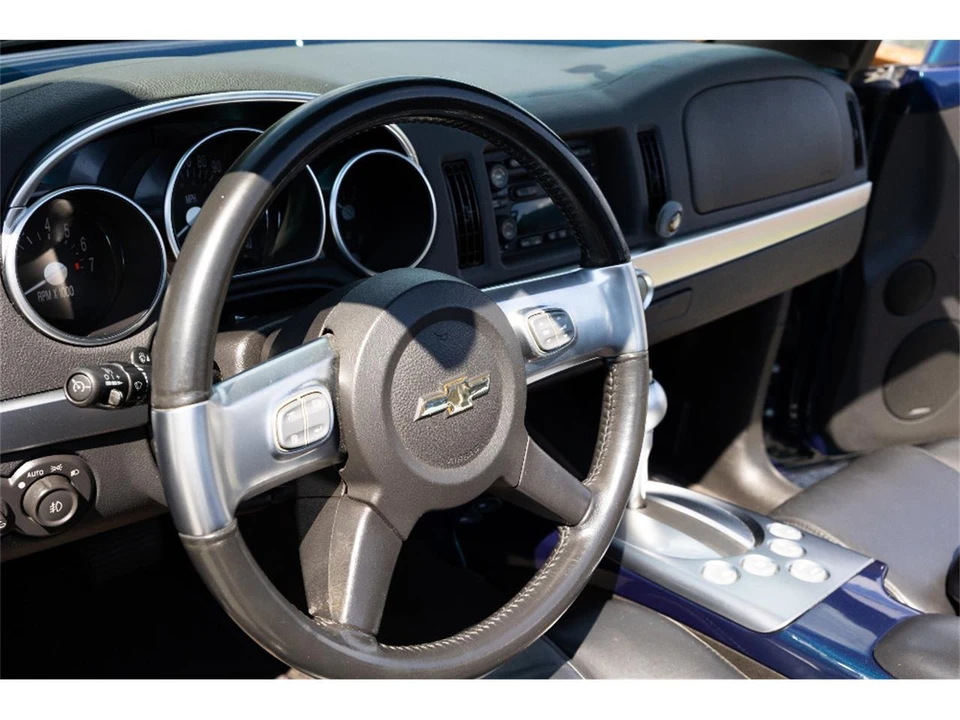 2005 Chevrolet SSR - Image 20 of 31