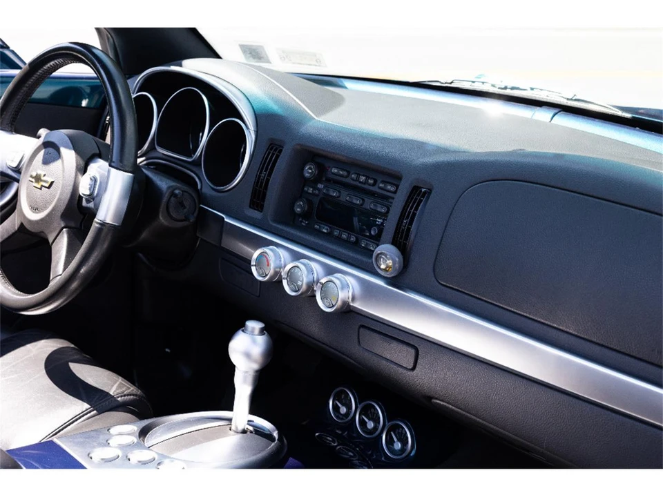 2005 Chevrolet SSR - Image 13 of 31