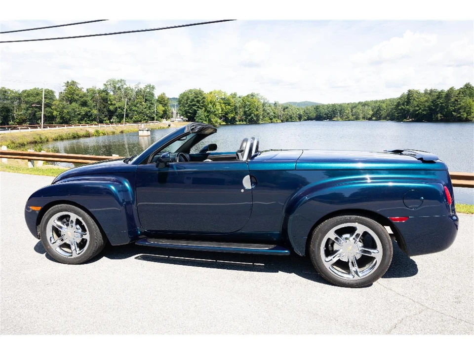 2005 Chevrolet SSR - Image 8 of 31