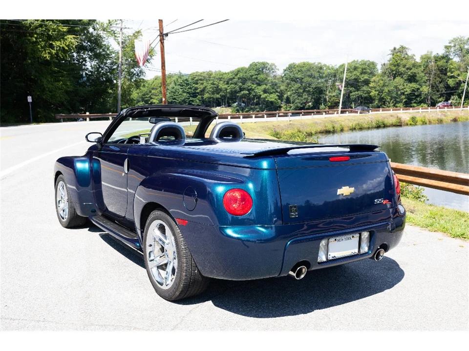 2005 Chevrolet SSR - Image 7 of 31