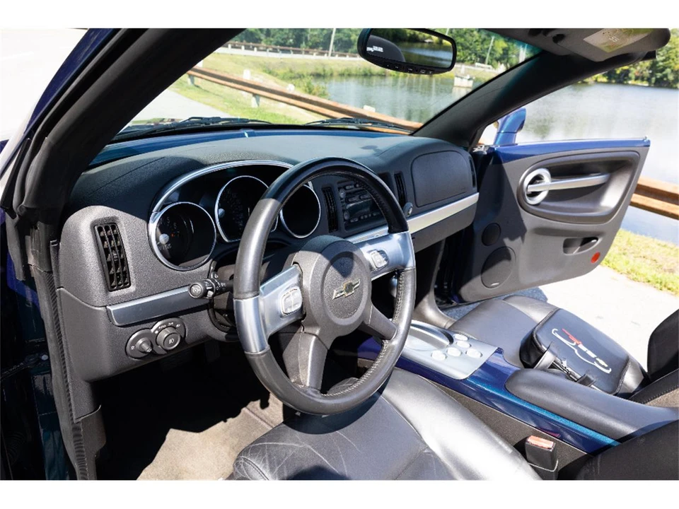 2005 Chevrolet SSR - Image 19 of 31