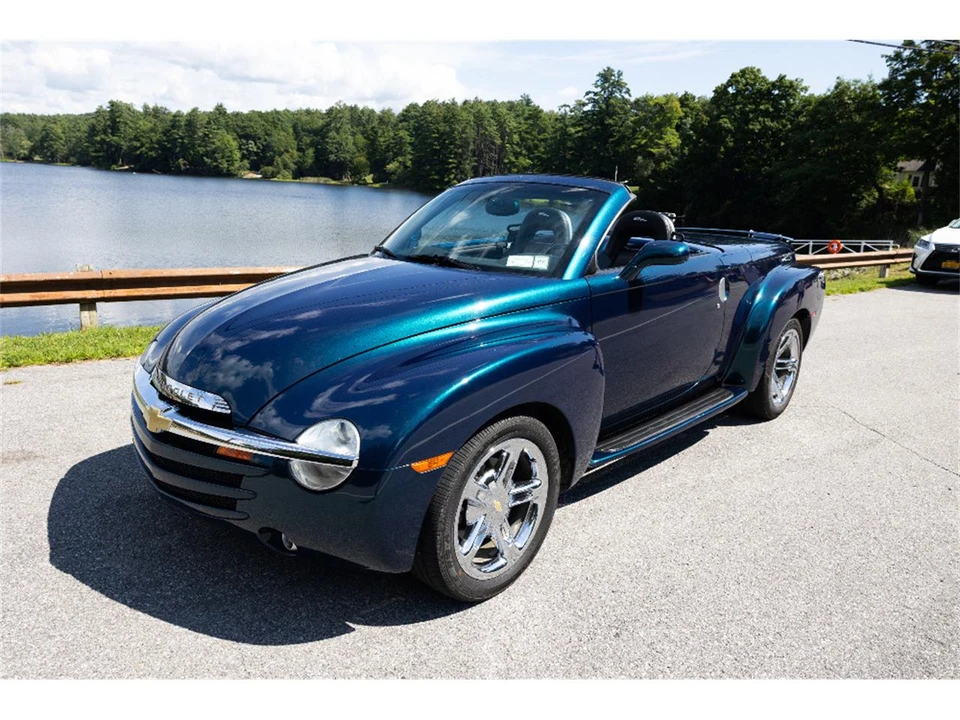2005 Chevrolet SSR - Image 9 of 31