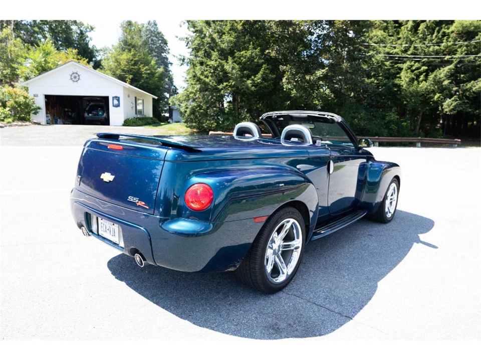 2005 Chevrolet SSR - Image 5 of 31