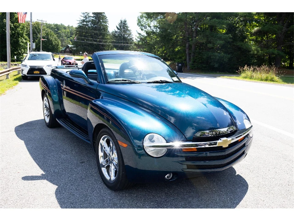 2005 Chevrolet SSR - Image 3 of 31