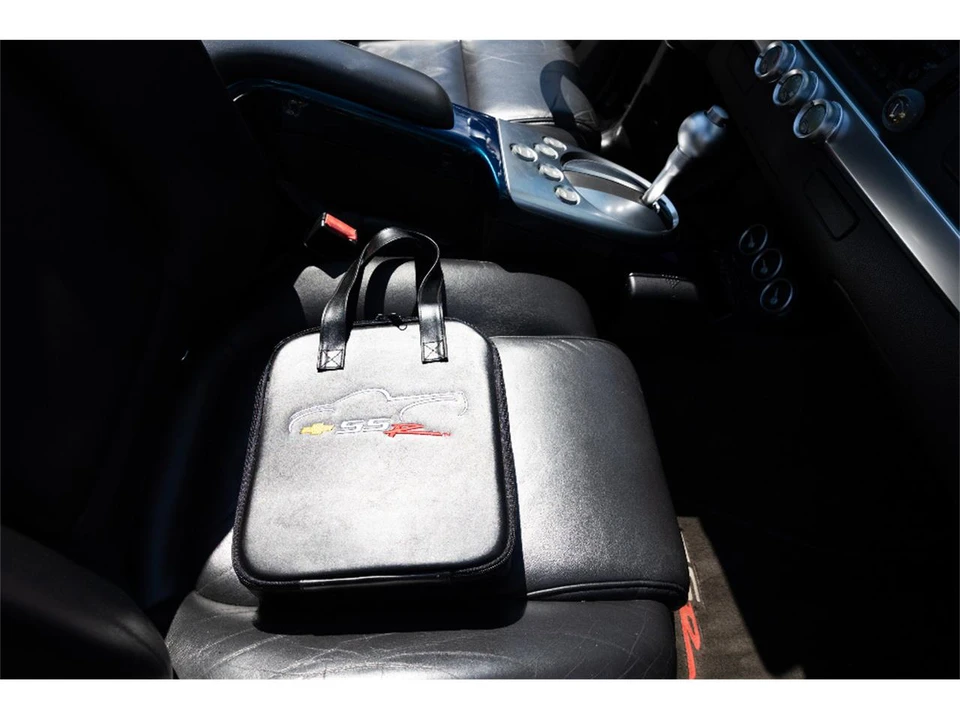 2005 Chevrolet SSR - Image 15 of 31