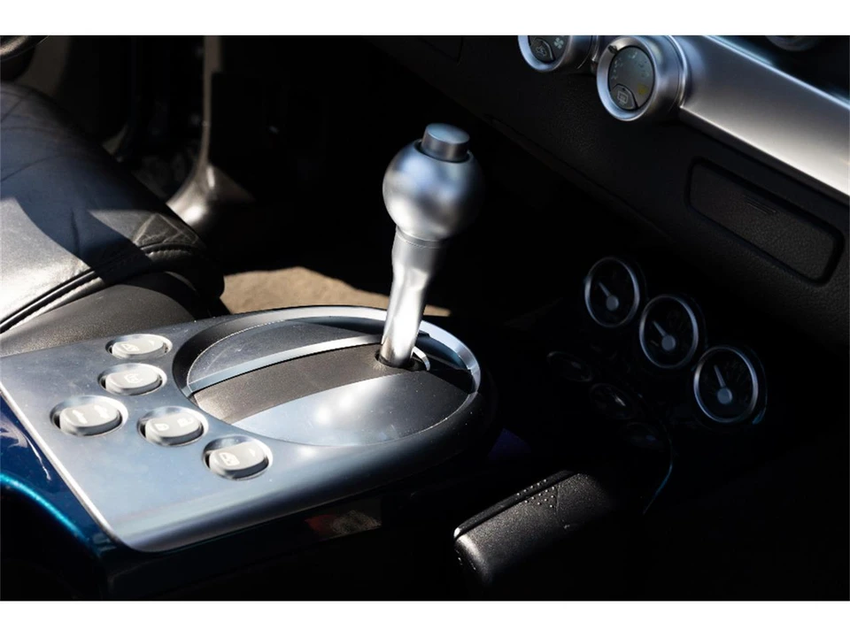2005 Chevrolet SSR - Image 16 of 31