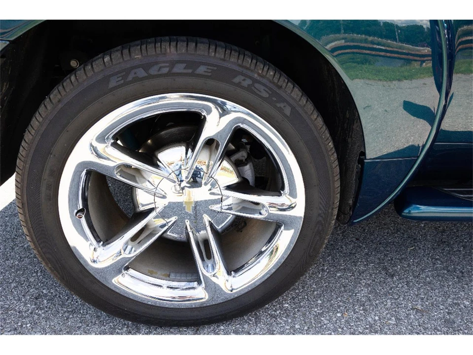 2005 Chevrolet SSR - Image 17 of 31
