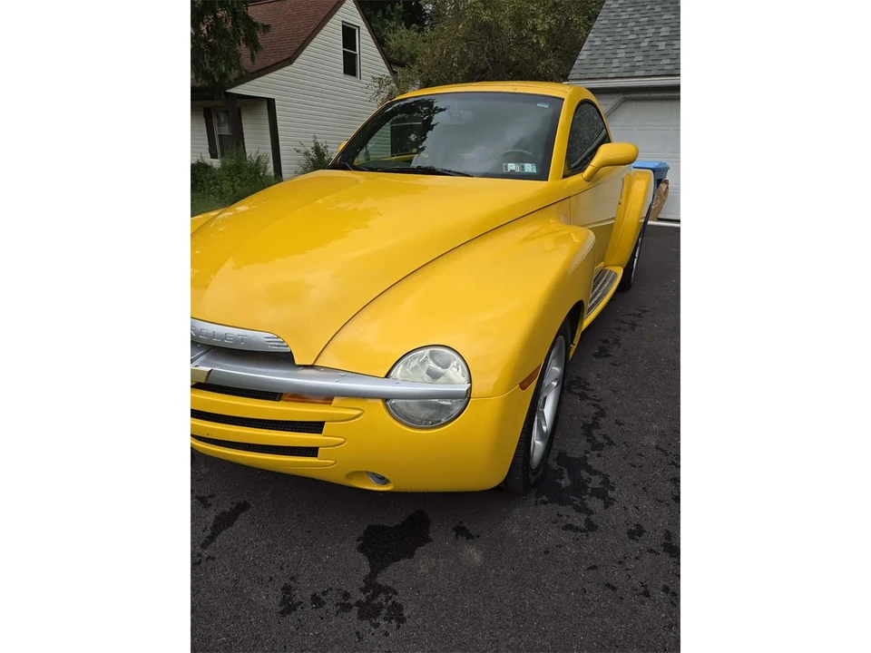 2005 Chevrolet SSR - Image 2 of 27