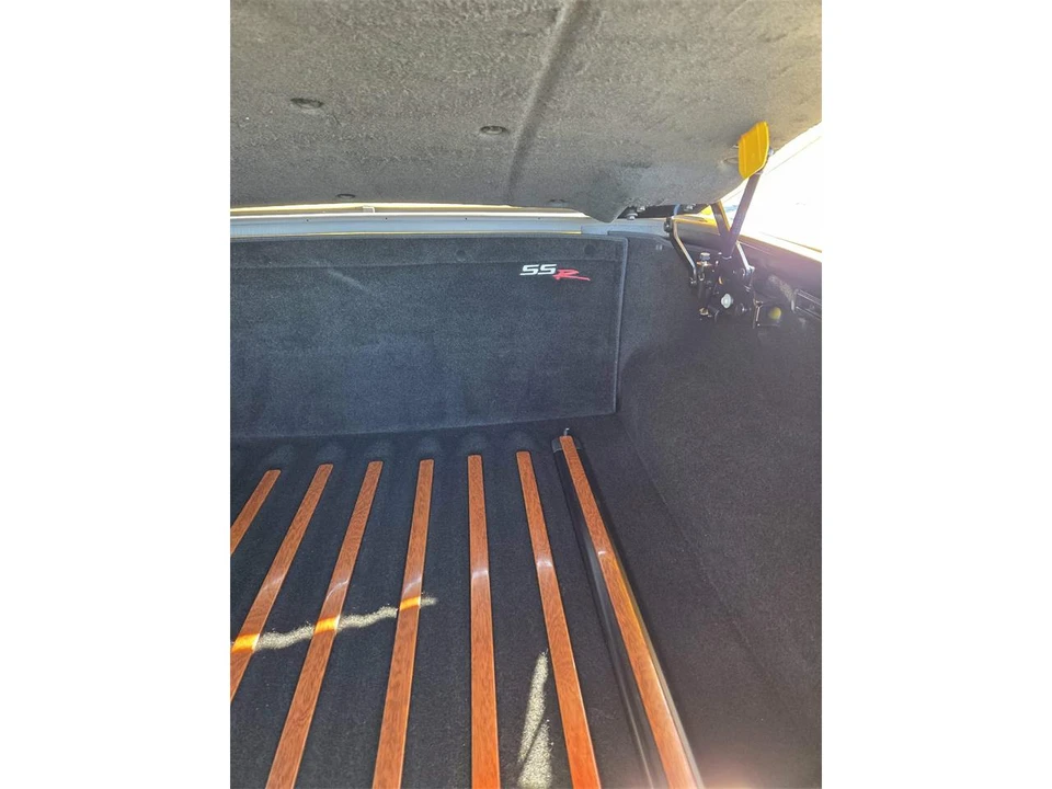 2005 Chevrolet SSR - Image 10 of 27