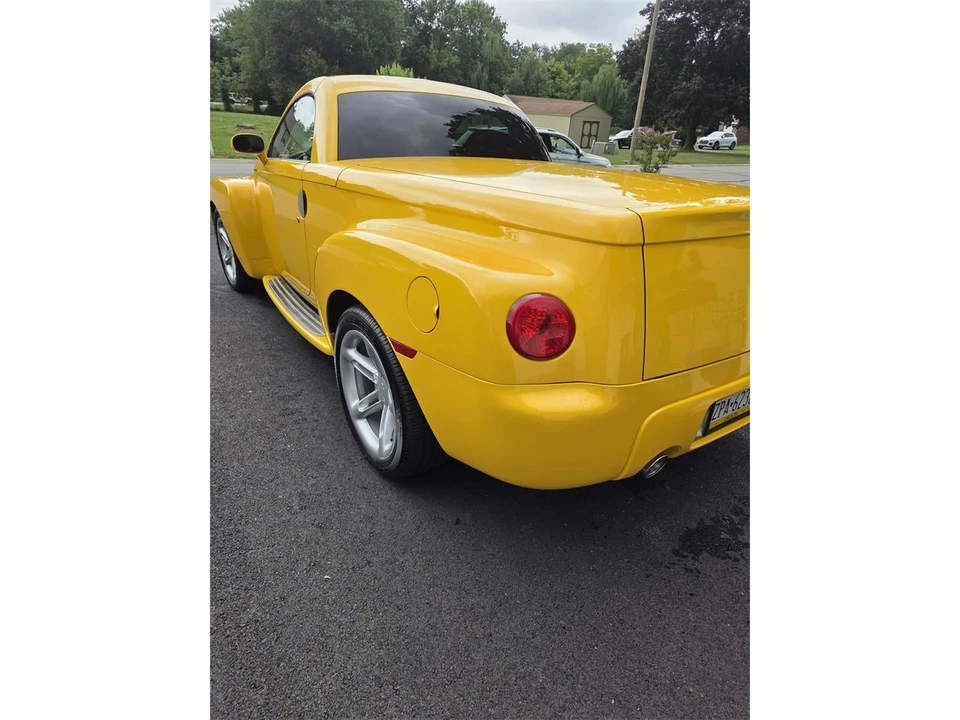 2005 Chevrolet SSR - Image 12 of 27