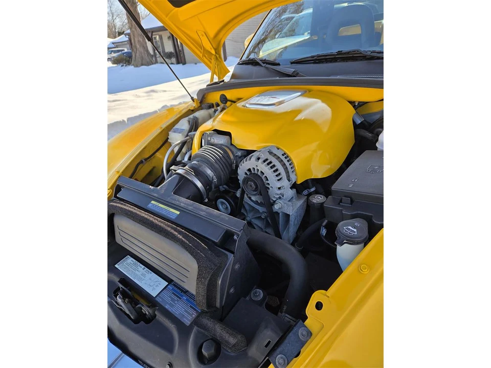 2005 Chevrolet SSR - Image 13 of 27
