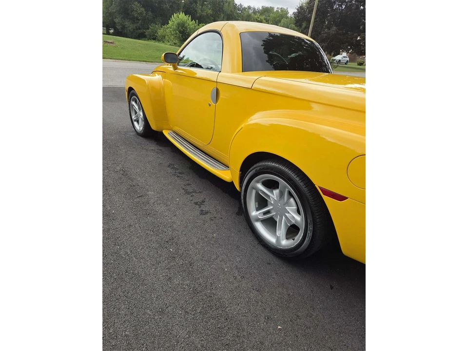 2005 Chevrolet SSR - Image 15 of 27