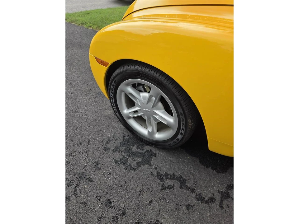 2005 Chevrolet SSR - Image 18 of 27