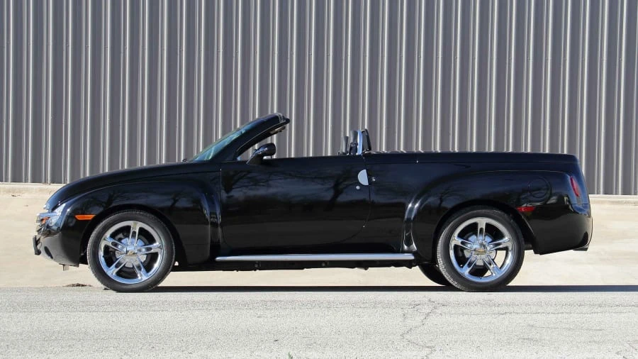 2005 Chevrolet SSR - Image 2 of 16
