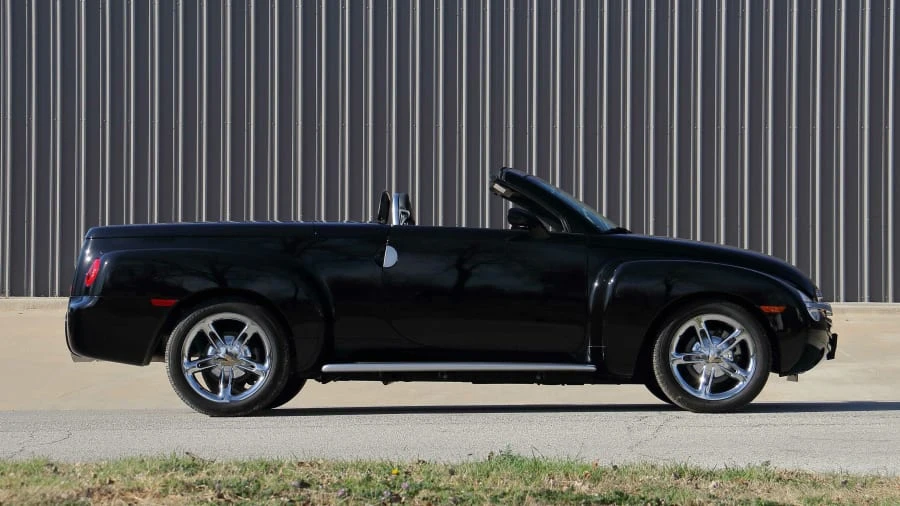 2005 Chevrolet SSR - Image 8 of 16