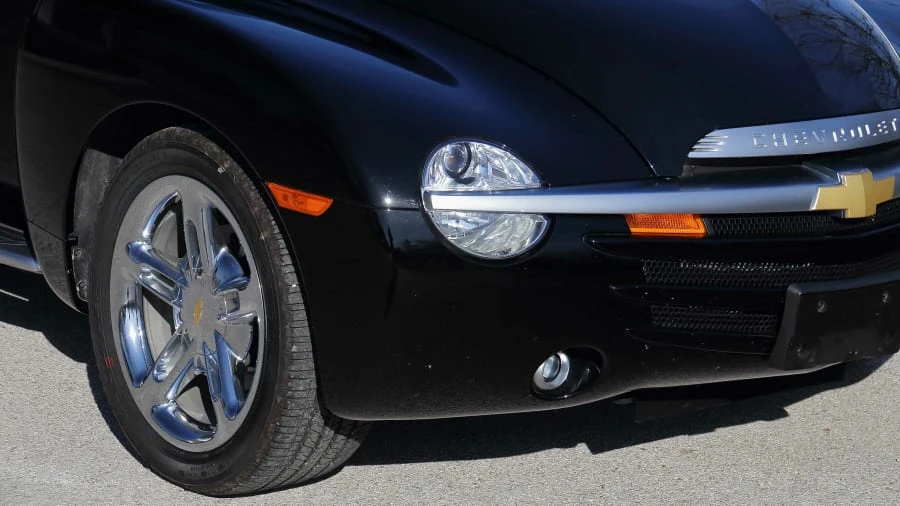 2005 Chevrolet SSR - Image 15 of 16