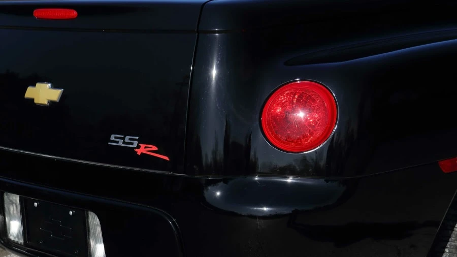 2005 Chevrolet SSR - Image 16 of 16